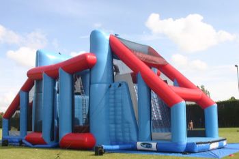 Wipeout obstacle parcours! 